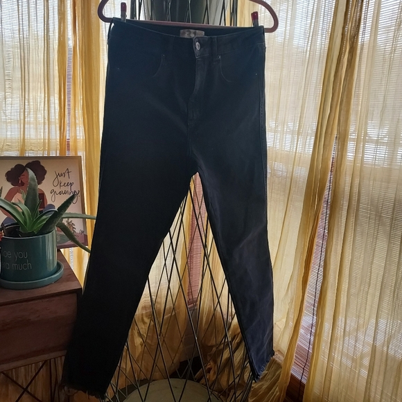 We The Free Denim - Black Raw Cuff Skinny Jeggings by FREE PEOPLE - WE THE PEOPLE